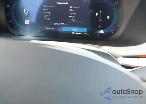 2025 Volvo V60 Cross Country B5 Plus z USA, uszkodzony, nr VIN YV4L12WK2S2149755